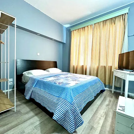 Hostel Monaco *