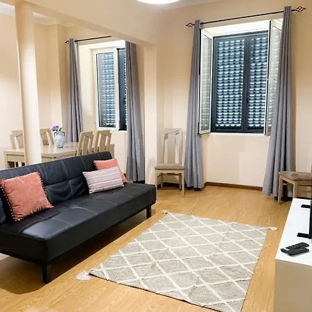 Hostel Monaco *