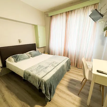 Monaco Hostel *
